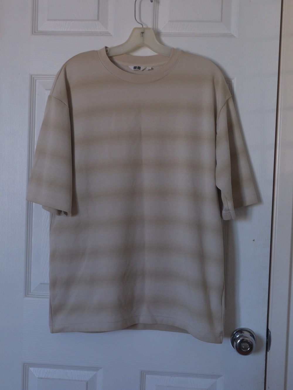 Uniqlo U Men's Beige Solid Crew Neck Short Sleeve Regular Size L T-Shirt
